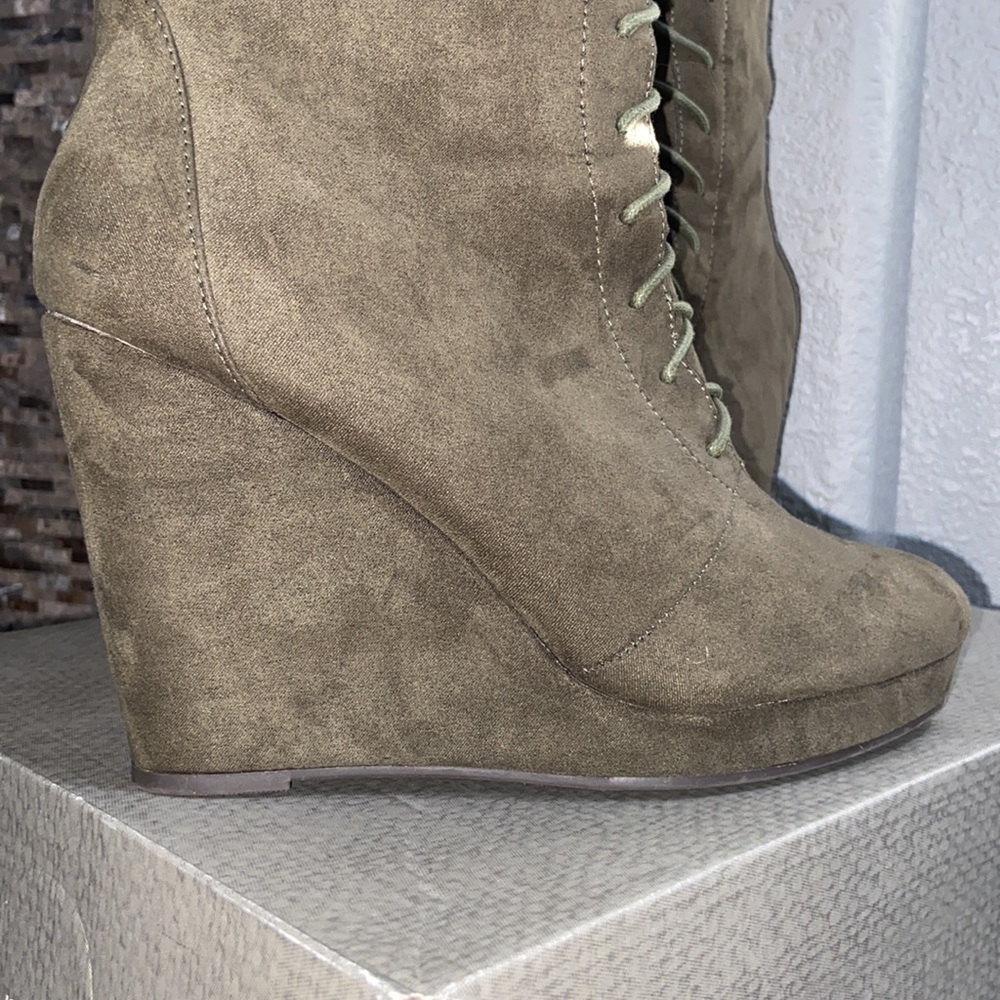 Green Heeled Boots - Picture 7 of 8